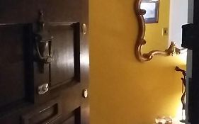 Edinburgh Two Bedroom Apartment With Free Side Street Parking 24 Hours